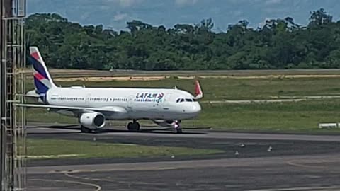 Airbus A321 PT-XPN pousa em Manaus vindo de Brasília