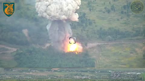 Russian Artillery Crew Flees As Their Heavy Gun Detonates