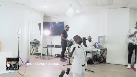 PROPHET EVANS ABBAN IN DEEP WORSHIP