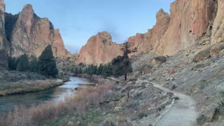 Central Oregon – Smith Rock State Park – Gorgeous Panorama – 4K