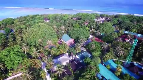 Surfing Lohis with the Hudhuranfushi Resort