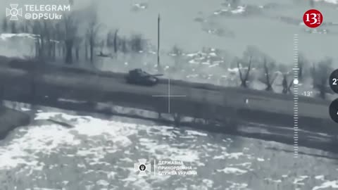 Russian tanks surrender to Ukrainian kamikaze drone in Kherson