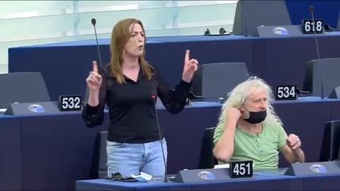 Irish MEP Clare Daly - EU politicians ignore her and say: “She’s crazy” - E