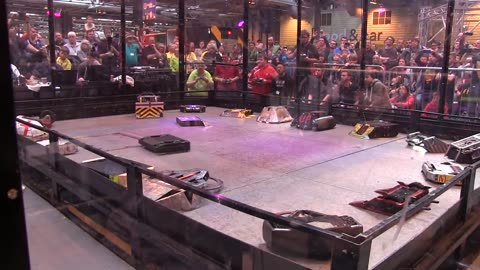 Robot Wars Gladiator fight - 18 robot free-for-all _ Robochallenge 2015