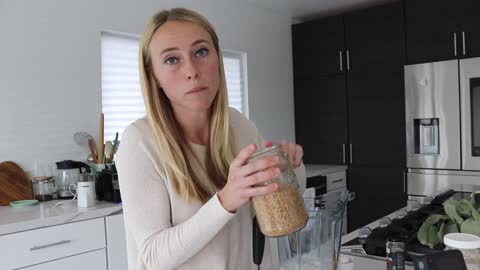 My FAT BURNING Almond Butter Cup Smoothie Recipe! [Intermittent Fasting Smoothie Recipe]