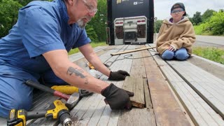 MAKE IT FIT! REPAIRING A FLOORBOARD ON A FLATBED TRAILER!