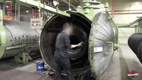 Amazing Process of Making Retreaded Tire With Old Tires. Tire Recycling Factory in Koria