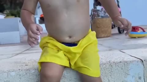 Funny baby reaction on the beach 🏖️🏖️#shorts