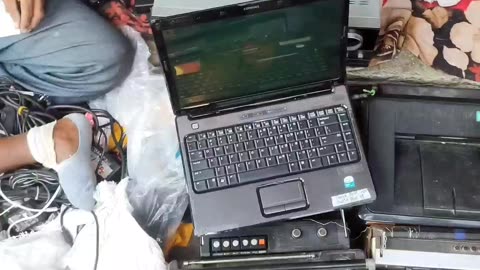 sirf 2000 mein laptop 😱 💻 सिर्फ 2000 में लैपटॉप मुंबई के चो र बाजार में
