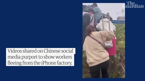 Video appears to show Chinese factory workers fleeing Covid-19 lockdown