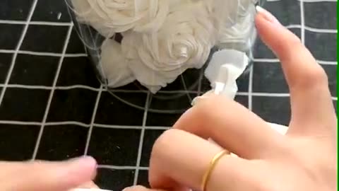Use tissue paper create flowers