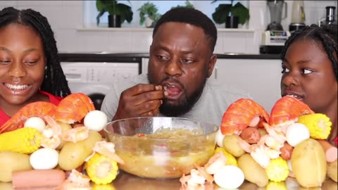 ONE BITE SEAFOOD BOIL MUKBANG CHALLENGE! 먹방 (LOBSTER TAIL, MEGA PRAWNS...) The queens family