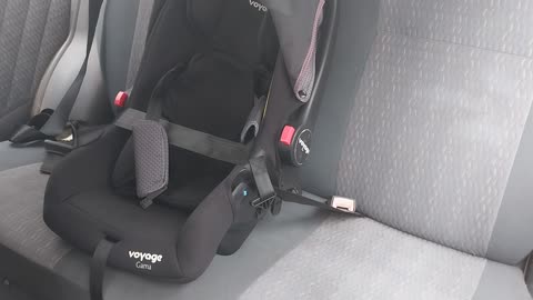 Bebê conforto Voyage Gama para o bebê ficar sentado - Montar bebê conforto Voyage Gama no carro