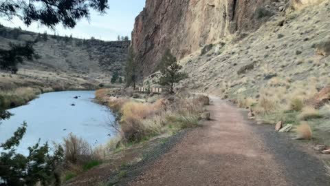Central Oregon – Smith Rock State Park – Hiking on River Trail – 4K