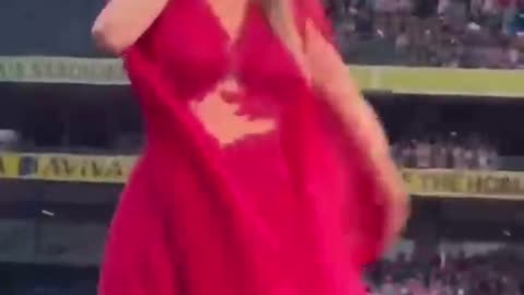 Taylor Swift sees Travis Kelce in the audience during performance