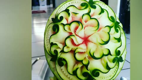 tutorial for carving watermelon with batik technique... turns out it's easy, just 1 knife