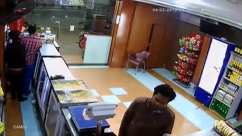 Armed robbery in a super store in Rawalpindi, Pakistan #robbery#violence#lawlessness#armedrobbery#guns#gangs#crime#automaticweapons#shootout#criminals#heist