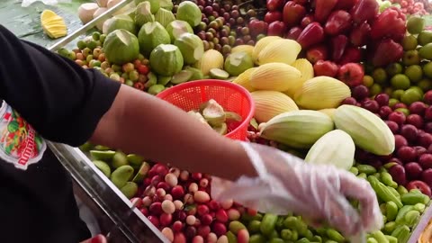 Your have so many choices ! Around 30 Kinds of fruits & 40 Kinds of Khmer salt are in this one stall