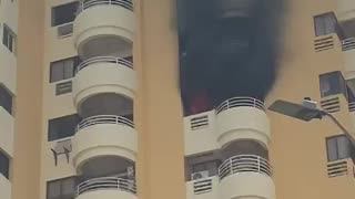 INCENDIO EN EDIFICIO DE EL CABRERO