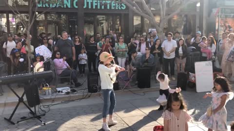 Karolina Protsenko Violin - Street Performance - Lambada