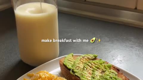 Avocado toast with scrambled eggs 🥑