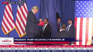 President Donald Trump makes two good catches #maga Rumble exclusive