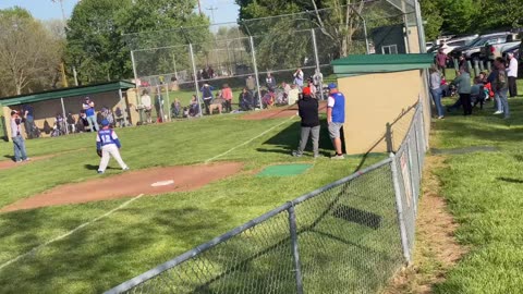Blue jays vs orioles. (Little league baseball)