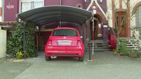 Realer Irrsinn: Parken unter Carport verboten | extra 3 | NDR