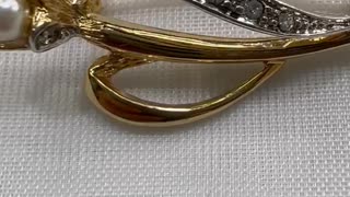 18KGP Gold Tone Pin. Made with Swarovski Crystal. Rare Find Brooch. Party.