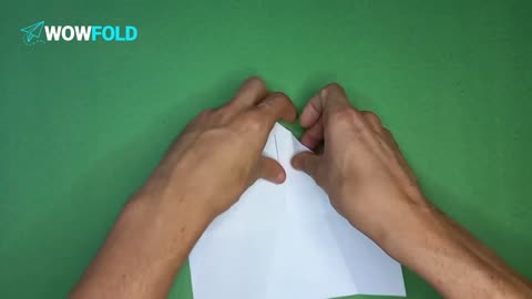 Skyhunter - folding a paper airplane