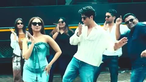 Gore gore mukhede pa kala kala chashma song