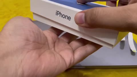 Apple iPhone 13 Unboxing