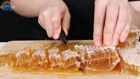 Bites of honey comb ASMR
