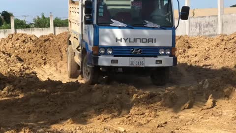 2.5Ton Dump Truck Get Stuck ,Loading Fail