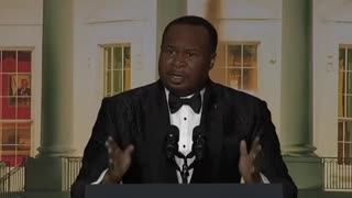 Roy Wood Jr. Calls Out Media For Covering Classified Doc Scandals Differently For Trump And Biden