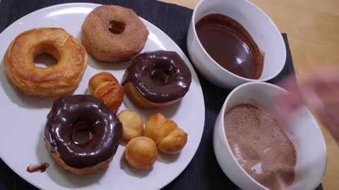 How to make Homemade Doughnuts with Pillsbury Biscuits_