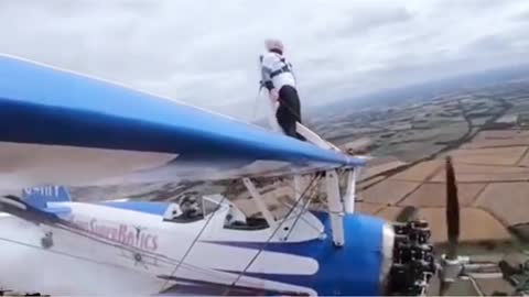 93 year old UK woman completes fifth high-flying challenge。