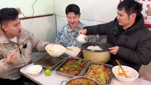 Buy And Eat Scrambled Eggs With Tomatoes and Shredded Pork With Paprika