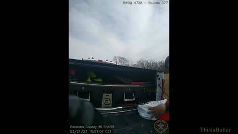 Body cam shows deputy and Good Samaritan rescue injured hawk in Kenosha County