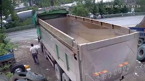 Dangerous moments of Truck Driving