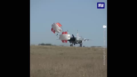 Watch MiG-31 fighter-interceptors in action