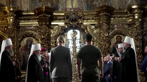 Zelenskiy attends Independence Day church prayer