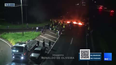Caminhoneiros bolsonaristas fazem protestos e fecham estradas pelo Brasil