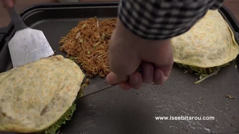 焼きペヤング専用マシン _ Peyoung Yakisoba Maker. Cooking Hiroshima Okonomiyaki