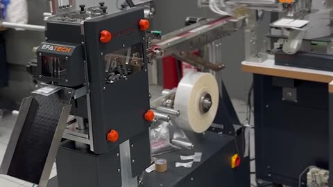 Auto label packing machine