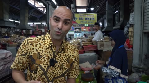 Indonesian STREET FOOD like you've NEVER seen before! SOLO Street Food Tour in Indonesia