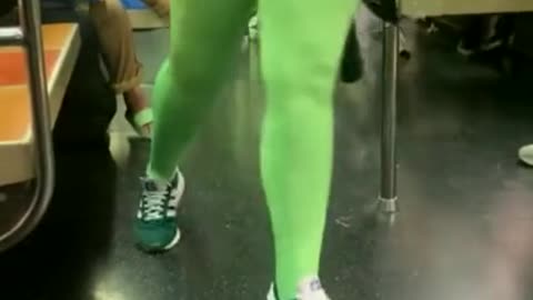 Passengers Attacked By Gang Of Women In Neon Green Bodysuits On NYC Subway