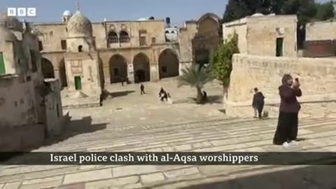 Israel police clash with Palestinians at al-Aqsa mosque - BBC News