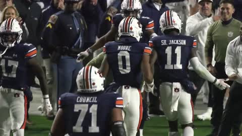 Cadillac Williams reacts to Auburn's touchdown pass against Texas A&M