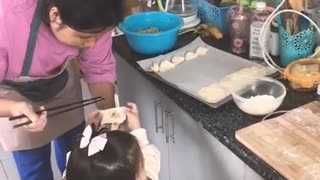 I am making dumplings with my daughter